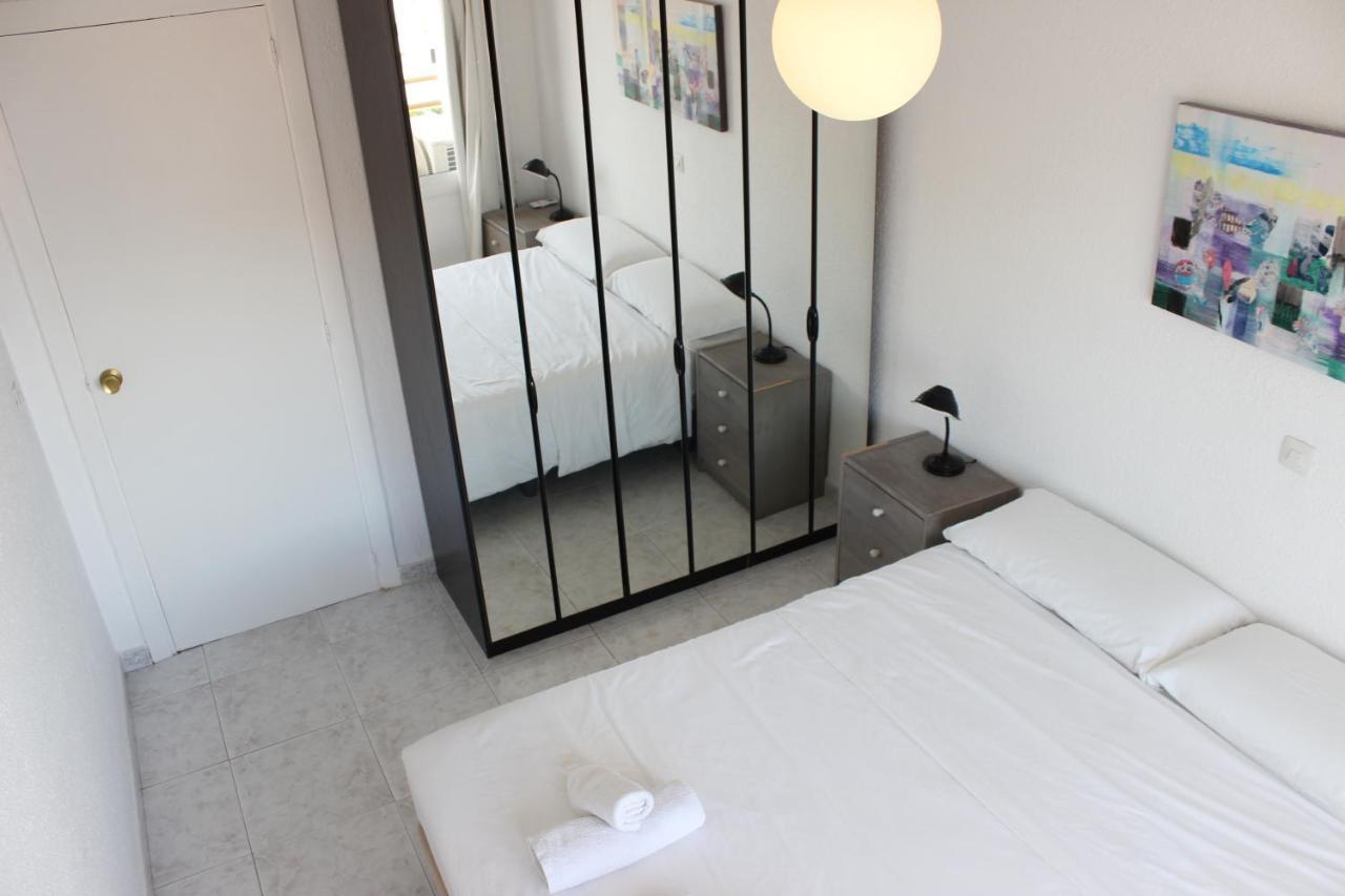 Beautiful Apartment In Front Of Beach, Pool, View Roses Exterior photo